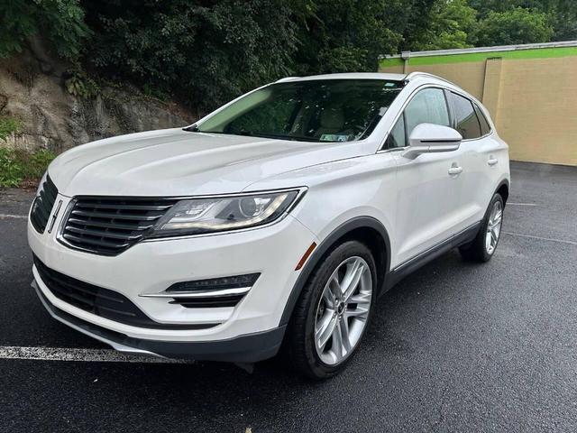 Photo of 2015 White Platinum Metallic Tri-Coat Lincoln MKC