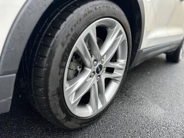 Photo of 2015 White Platinum Metallic Tri-Coat Lincoln MKC