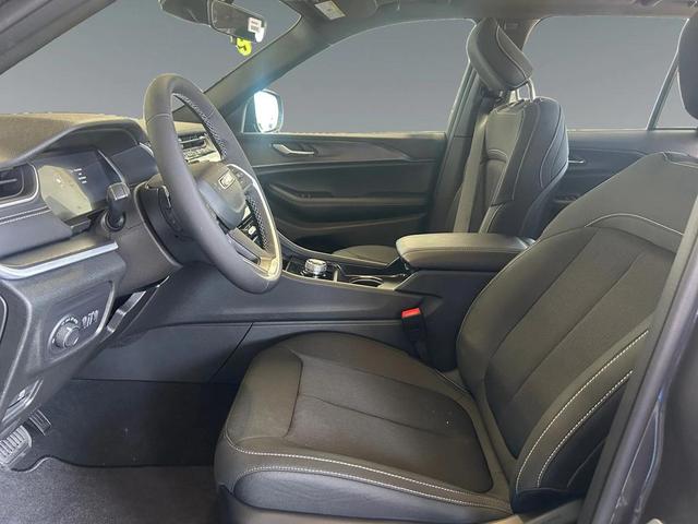 Photo of 2025 Baltic Gray Metallic Clearcoat Jeep Grand Cherokee