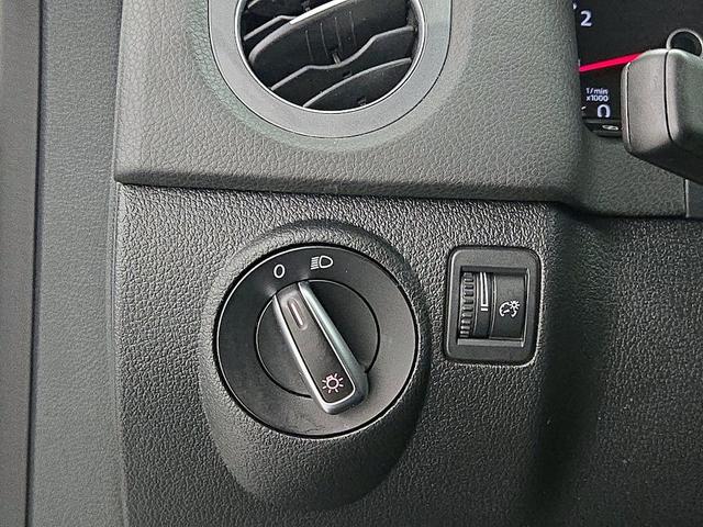 Photo of 2017 White Volkswagen Tiguan Limited