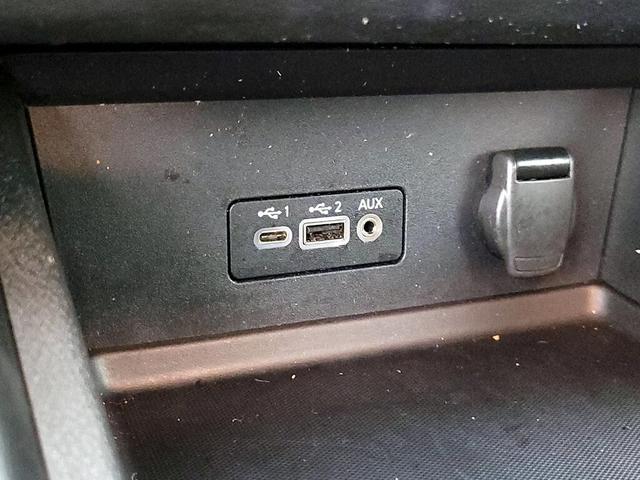 Photo of 2021 White Nissan Sentra