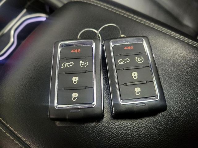 Photo of 2022 Gray Jeep Grand Cherokee