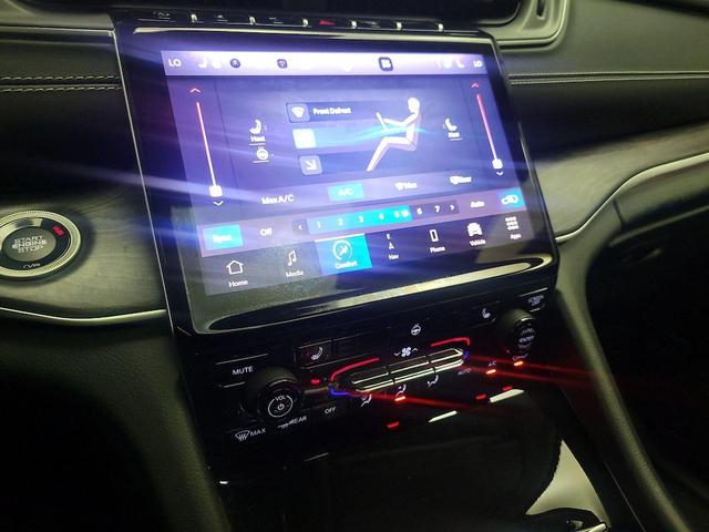 Photo of 2022 Gray Jeep Grand Cherokee