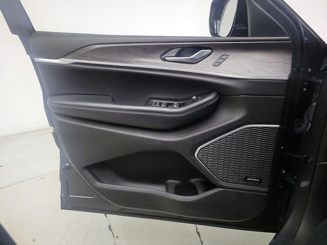 Photo of 2022 Gray Jeep Grand Cherokee