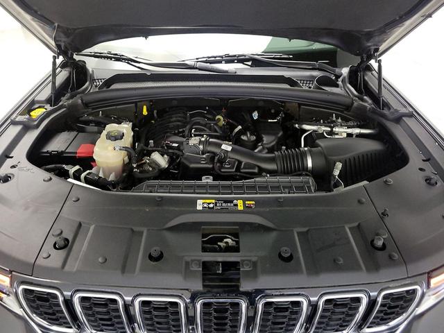 Photo of 2022 Gray Jeep Grand Cherokee