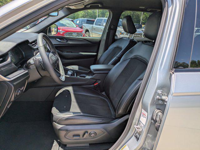 Photo of 2024 Silver Zynith Jeep Grand Cherokee