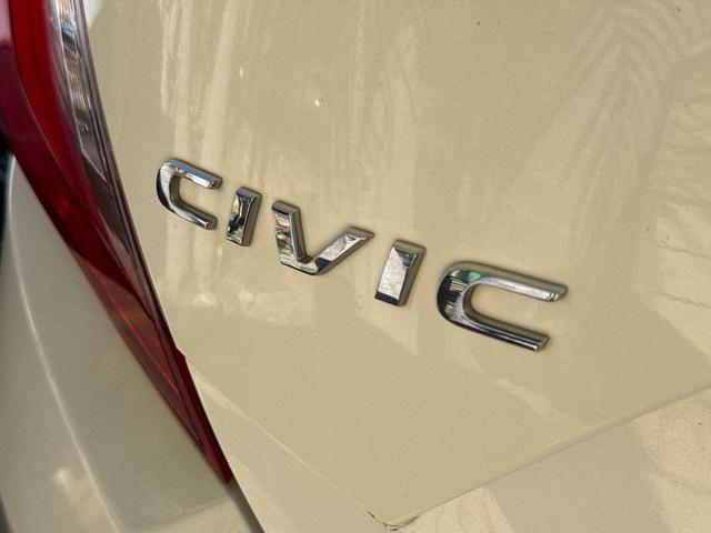 Photo of 2016 White Orchid Pearl Honda Civic