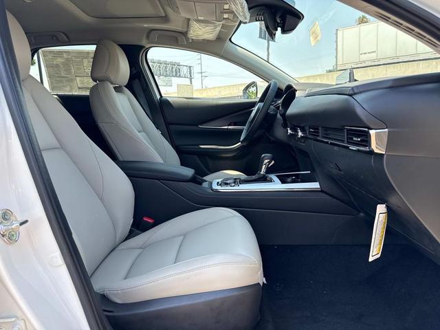 Photo of 2025 SNOWFLAKE WHT P Mazda CX-30