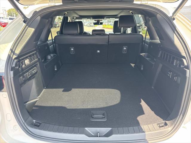 Photo of 2025 RHODIUM WHITE P Mazda CX-70 PHEV