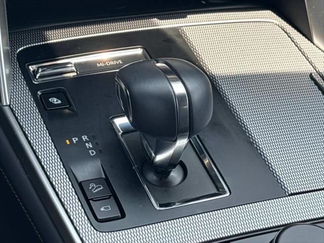 Photo of 2025 RHODIUM WHITE P Mazda CX-70 PHEV