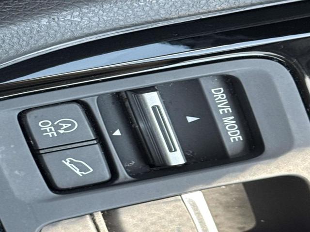 Photo of 2023 WHITE Honda Pilot