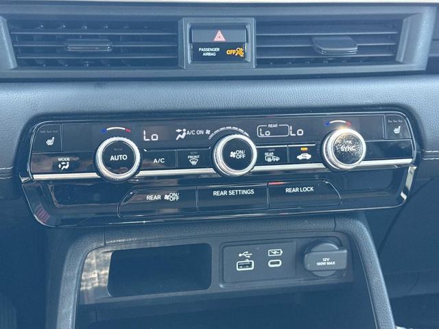 Photo of 2023 WHITE Honda Pilot