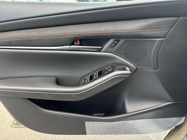 Photo of 2025 ZIRCON SAND MET Mazda Mazda3