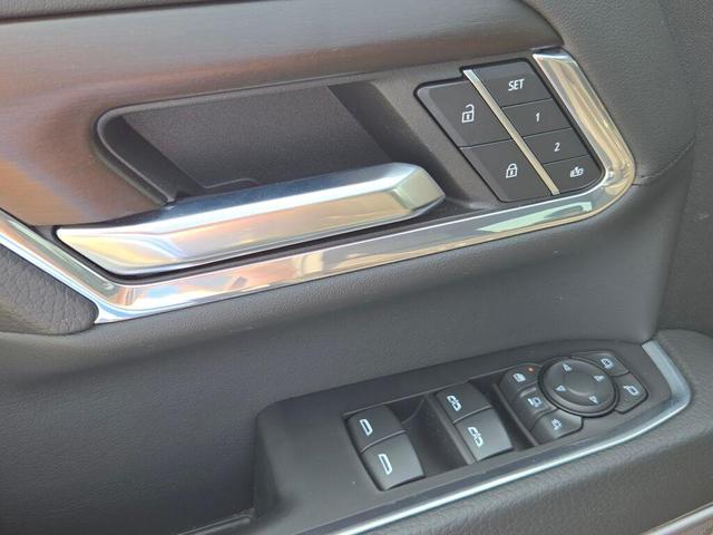 Photo of 2024 Onyx Black GMC Sierra 2500