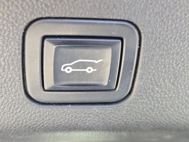Photo of 2021 Iridescent Pearl Tricoat Chevrolet Tahoe