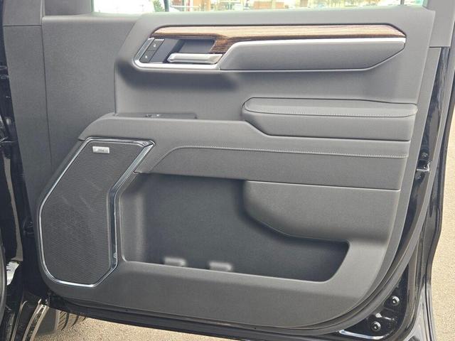 Photo of 2025 Onyx Black GMC Sierra 1500