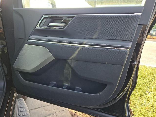 Photo of 2025 Onyx Black GMC Sierra EV