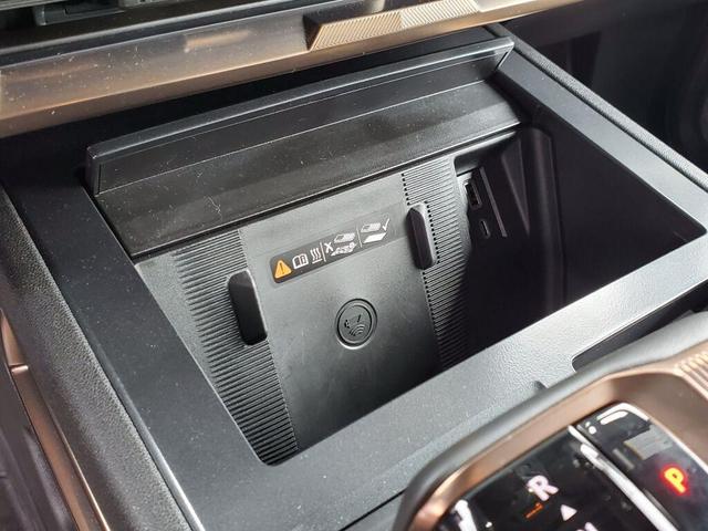 Photo of 2025 Interstellar White GMC HUMMER EV SUV