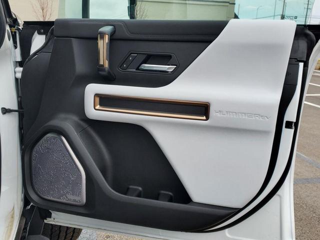 Photo of 2025 Interstellar White GMC HUMMER EV SUV