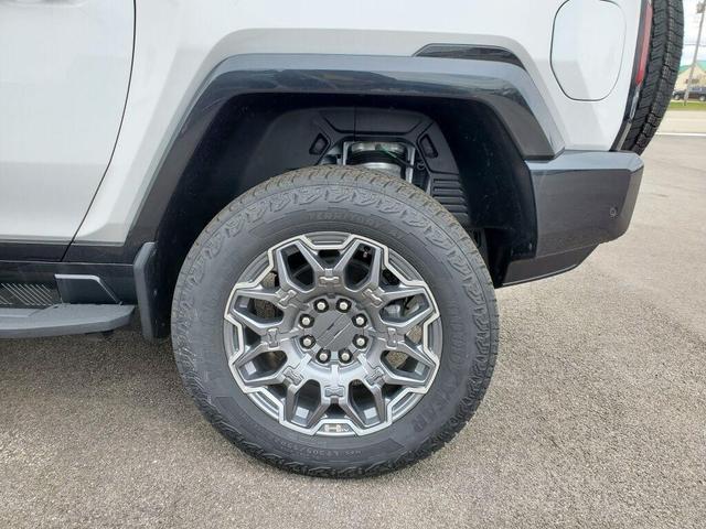 Photo of 2025 Interstellar White GMC HUMMER EV SUV