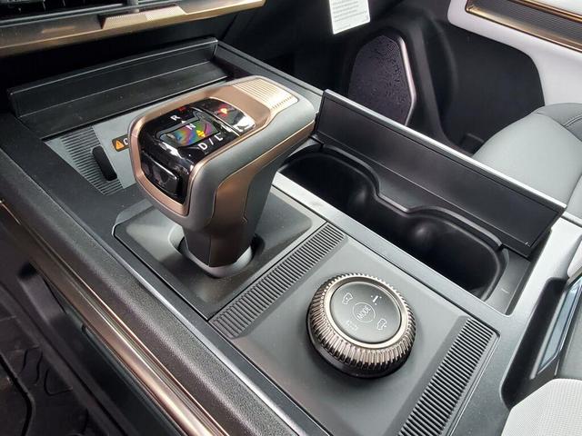 Photo of 2025 Interstellar White GMC HUMMER EV SUV