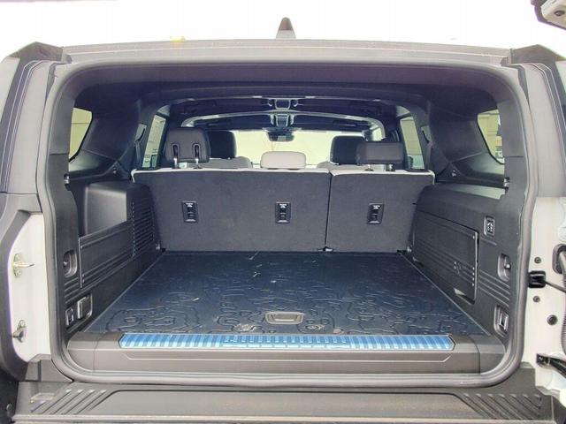 Photo of 2025 Interstellar White GMC HUMMER EV SUV
