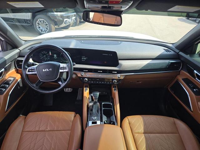Photo of 2024 Glacial White Pearl Kia Telluride