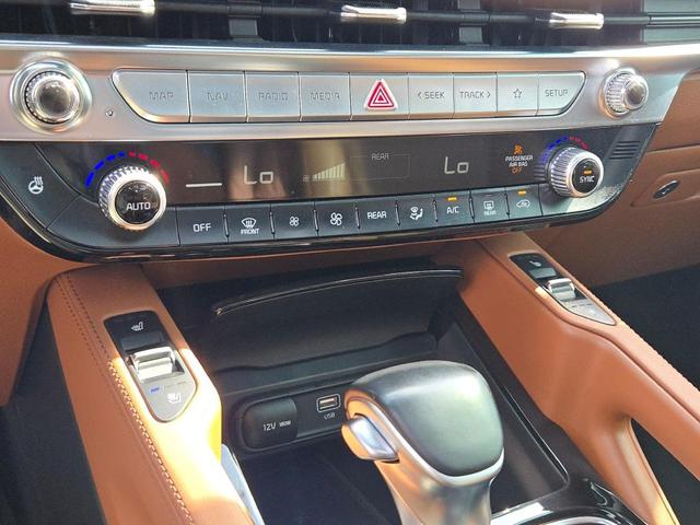 Photo of 2024 Glacial White Pearl Kia Telluride