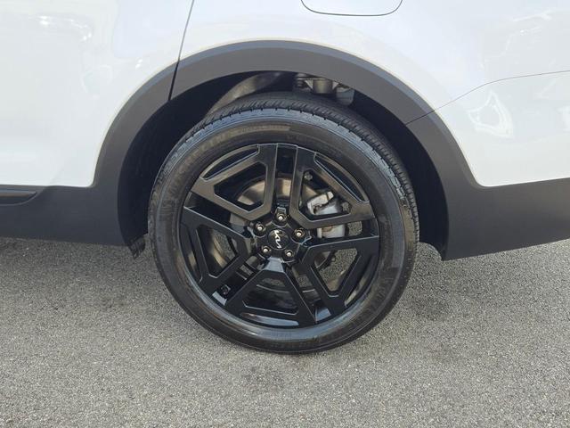 Photo of 2024 Glacial White Pearl Kia Telluride