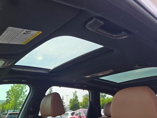 Photo of 2024 Glacial White Pearl Kia Telluride