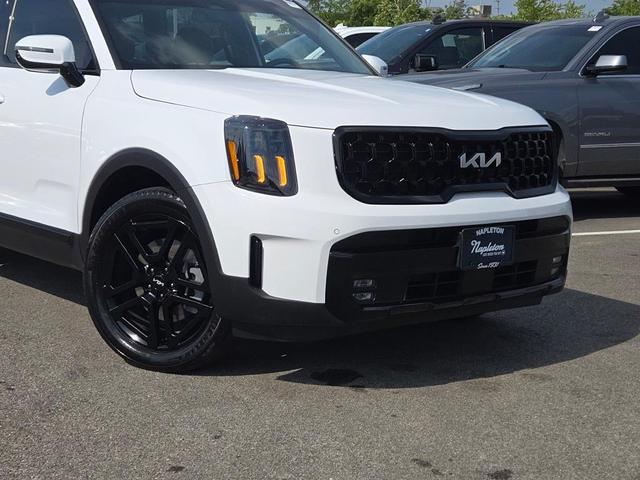 Photo of 2024 Glacial White Pearl Kia Telluride