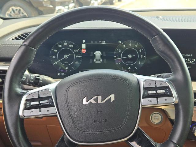 Photo of 2024 Glacial White Pearl Kia Telluride