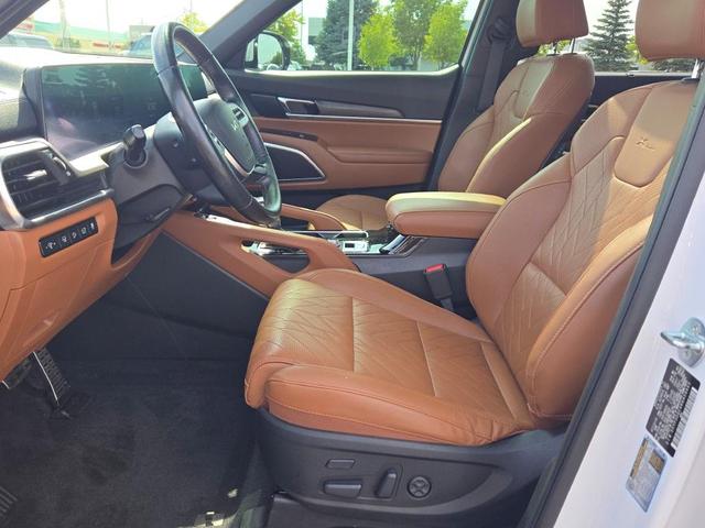 Photo of 2024 Glacial White Pearl Kia Telluride