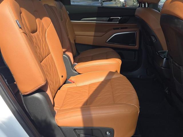Photo of 2024 Glacial White Pearl Kia Telluride