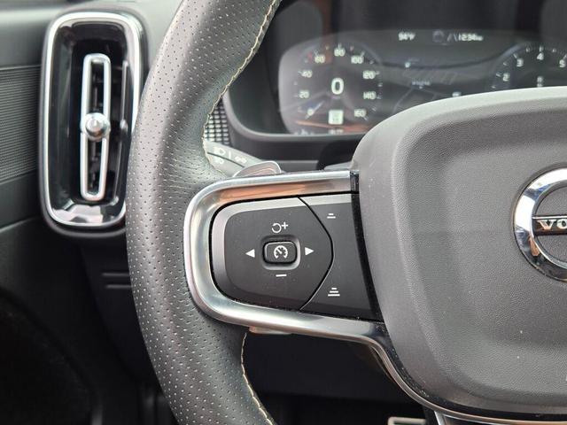 Photo of 2020 Ice White Volvo XC40