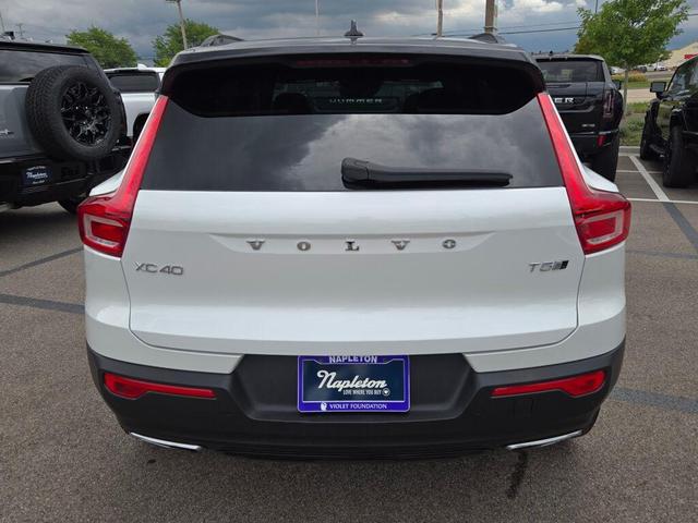 Photo of 2020 Ice White Volvo XC40