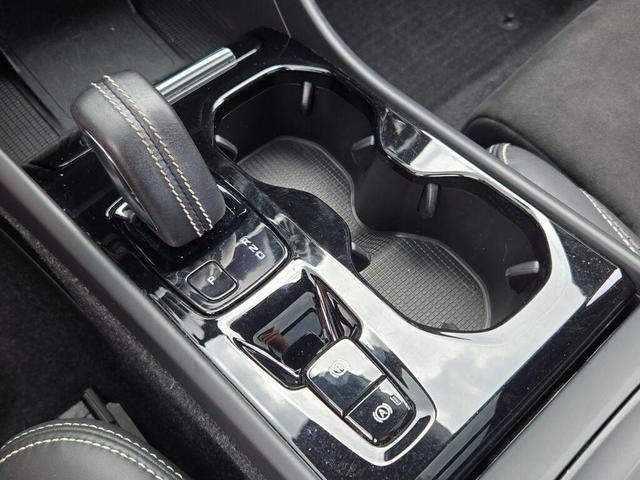 Photo of 2020 Ice White Volvo XC40