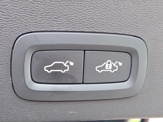 Photo of 2020 Ice White Volvo XC40
