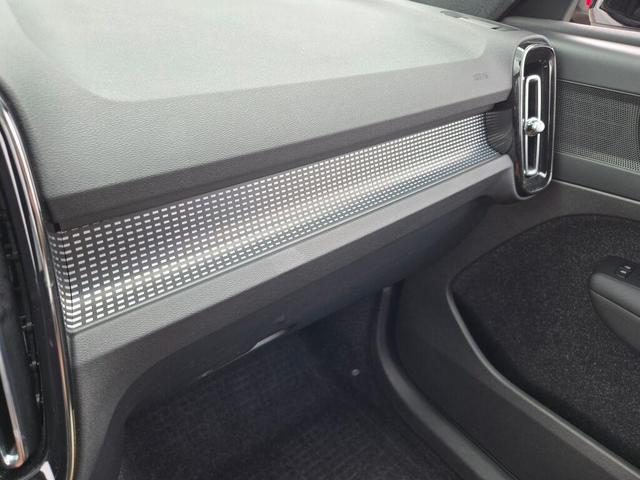 Photo of 2020 Ice White Volvo XC40