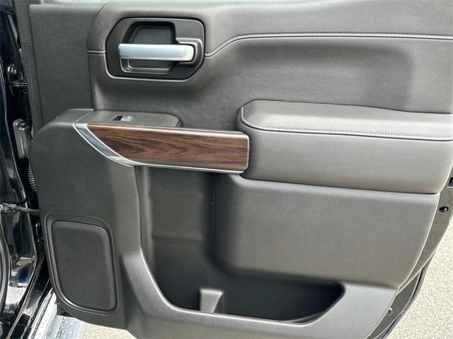 Photo of 2020 Onyx Black GMC Sierra 1500