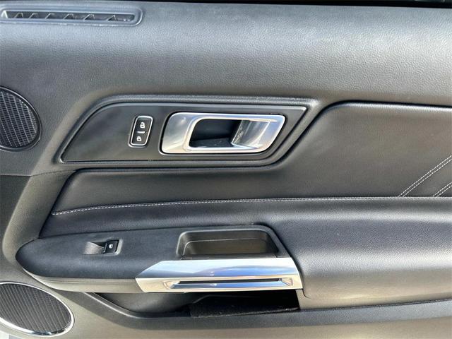 Photo of 2023 Oxford White Ford Mustang