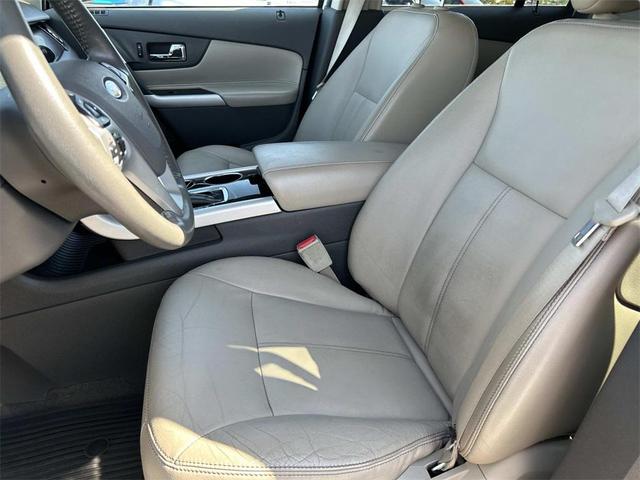 Photo of 2012 White Platinum Clearcoat Metallic Ford Edge