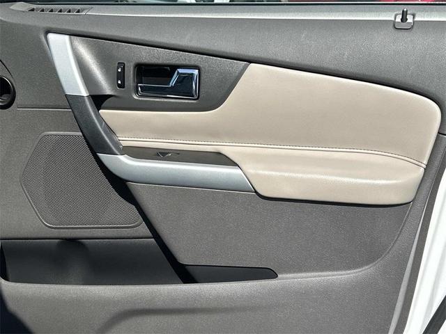 Photo of 2012 White Platinum Clearcoat Metallic Ford Edge