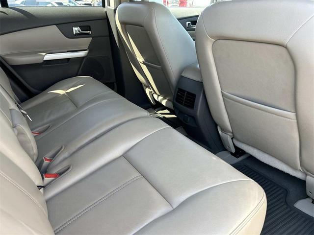 Photo of 2012 White Platinum Clearcoat Metallic Ford Edge