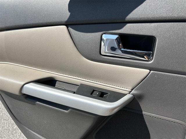 Photo of 2012 White Platinum Clearcoat Metallic Ford Edge