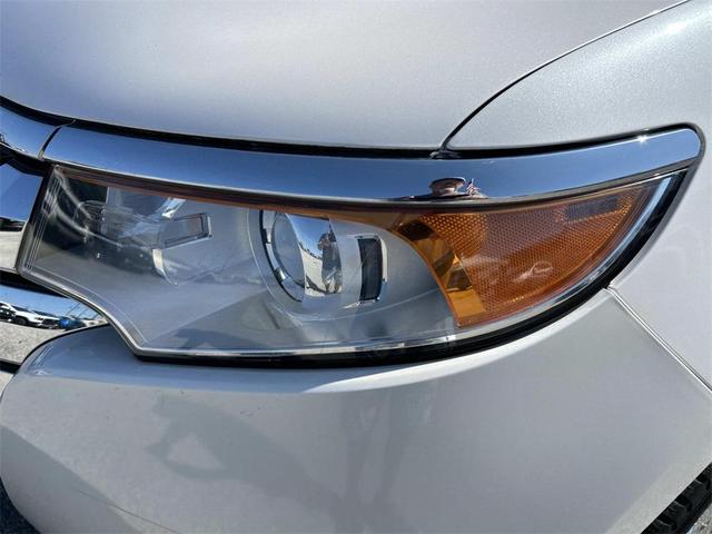 Photo of 2012 White Platinum Clearcoat Metallic Ford Edge