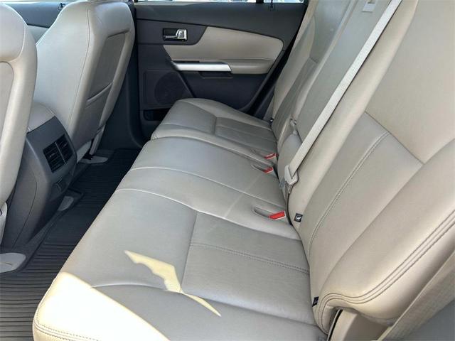Photo of 2012 White Platinum Clearcoat Metallic Ford Edge