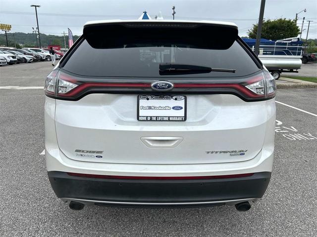 Photo of 2015 White Platinum Ford Edge