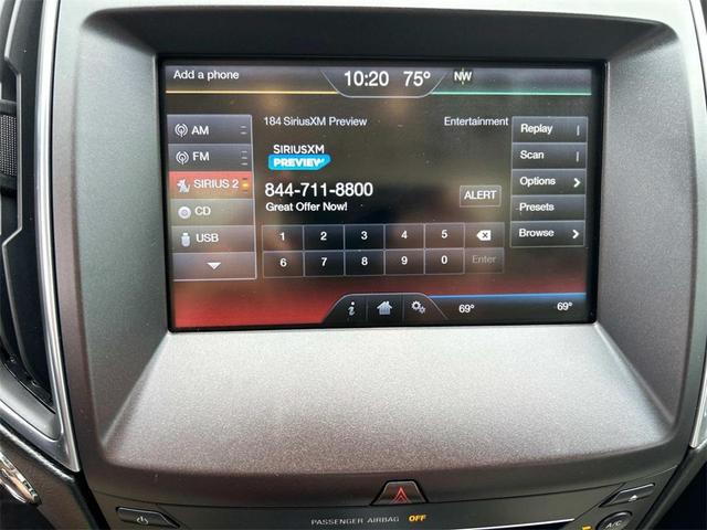 Photo of 2015 White Platinum Ford Edge