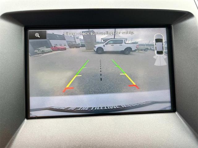 Photo of 2015 White Platinum Ford Edge